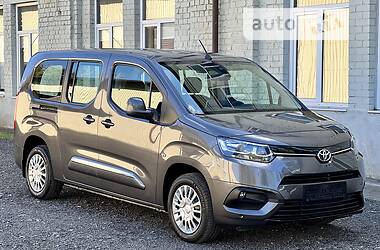 Минивэн Toyota Proace City Verso 2021 в 