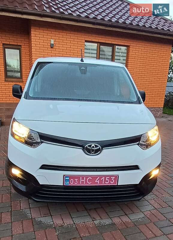 Вантажний фургон Toyota Proace City 2022 в Житомирі