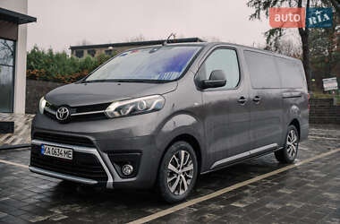 Мінівен Toyota Proace Verso 2023 в Ужгороді