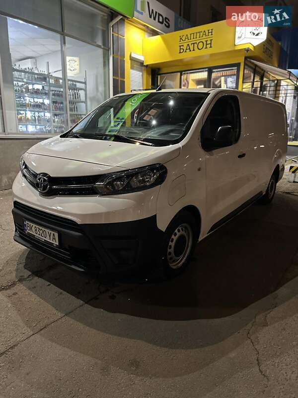 Вантажний фургон Toyota Proace 2020 в Рівному