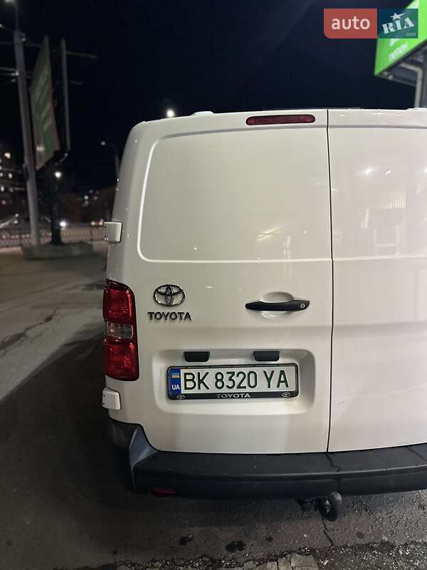 Вантажний фургон Toyota Proace 2020 в Рівному