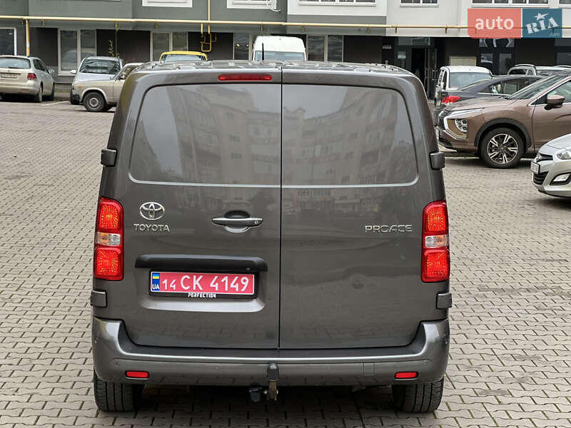 Микроавтобус грузовой (до 3,5т) Toyota Proace 2018 в Черновцах