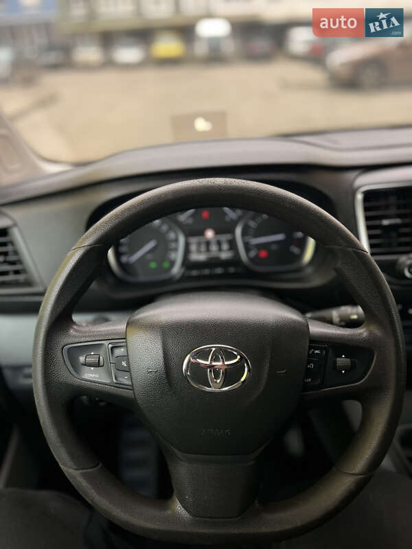 Микроавтобус грузовой (до 3,5т) Toyota Proace 2018 в Черновцах