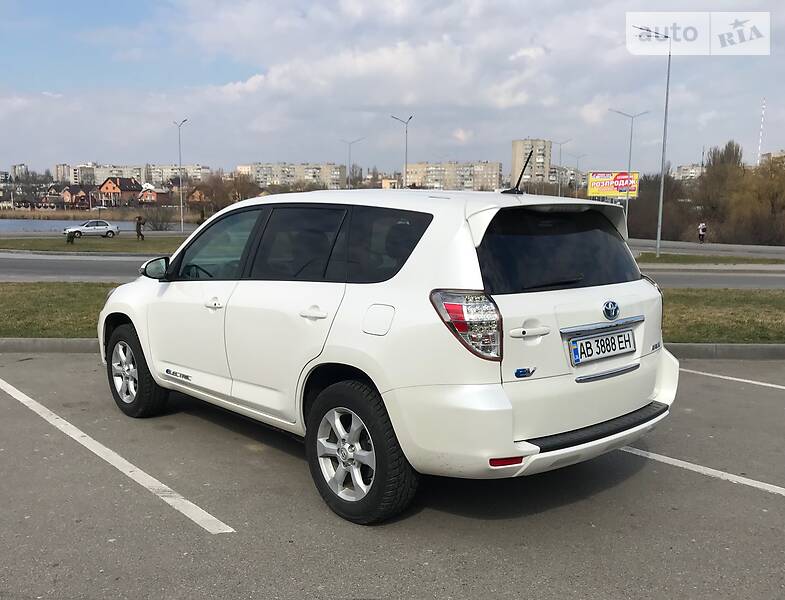 Позашляховик / Кросовер Toyota RAV4 EV 2012 в Вінниці