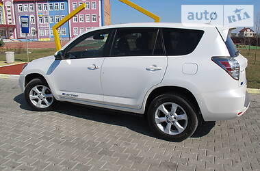 Внедорожник / Кроссовер Toyota RAV4 EV 2013 в Василькове