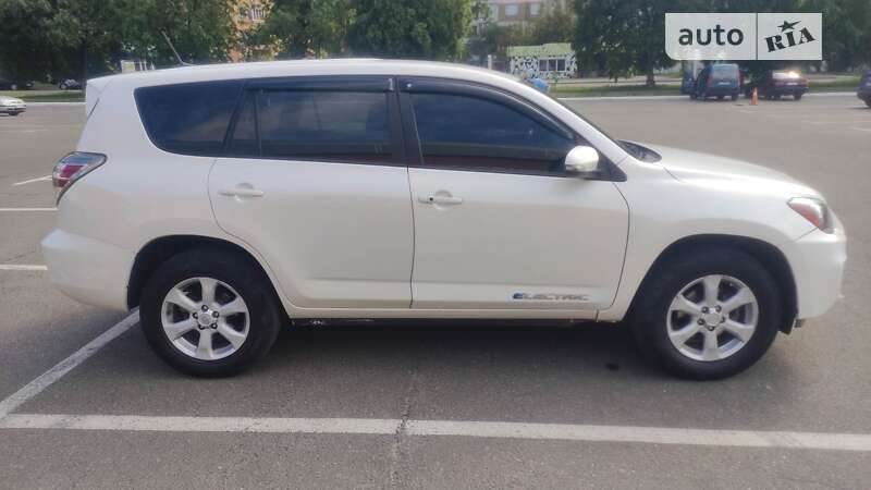 Позашляховик / Кросовер Toyota RAV4 EV 2013 в 