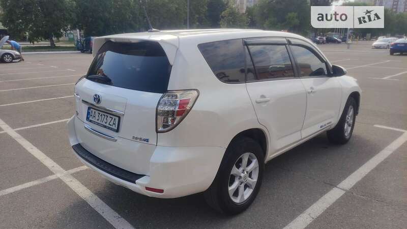 Внедорожник / Кроссовер Toyota RAV4 EV 2013 в Киеве