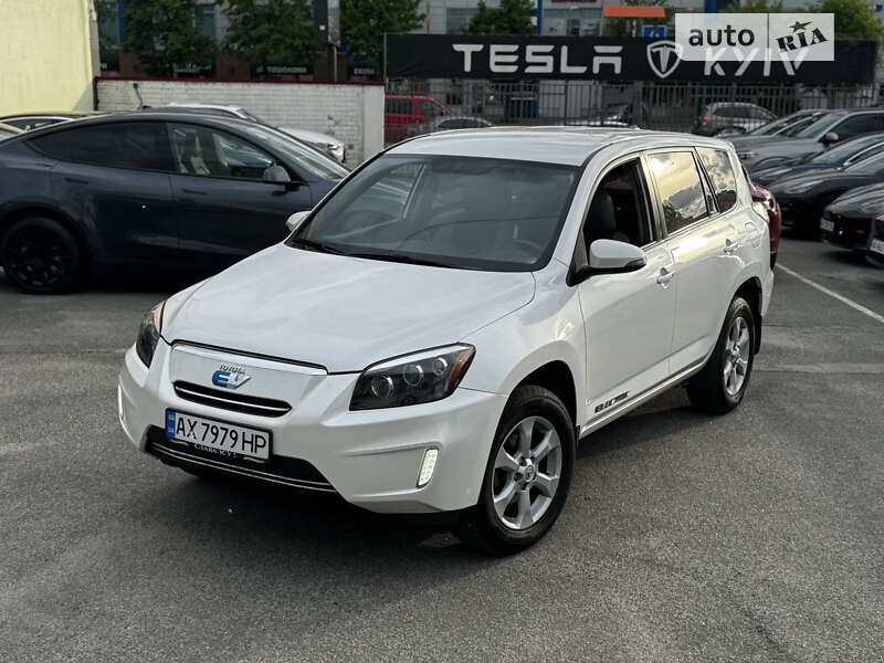 Позашляховик / Кросовер Toyota RAV4 EV 2013 в Києві