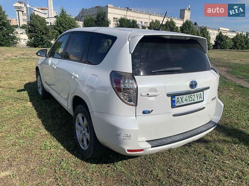 Внедорожник / Кроссовер Toyota RAV4 EV 2013 в Харькове фото 14 Внедорожник / Кроссовер Toyota RAV4 EV 2013 в Харькове