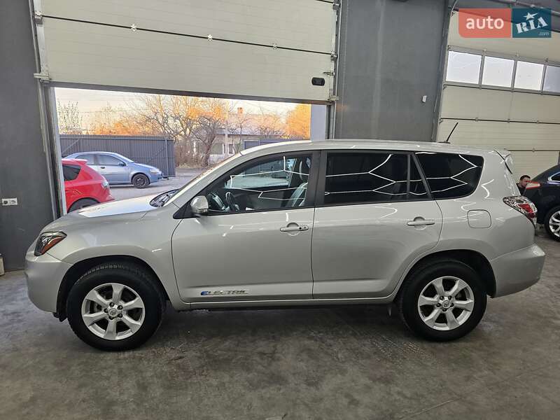 Внедорожник / Кроссовер Toyota RAV4 EV 2014 в Львове