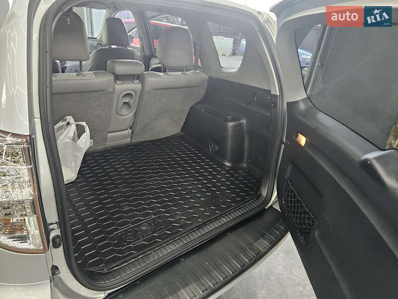 Внедорожник / Кроссовер Toyota RAV4 EV 2014 в Львове