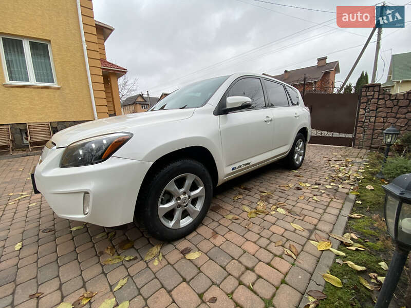 Внедорожник / Кроссовер Toyota RAV4 EV 2014 в Хмельницком