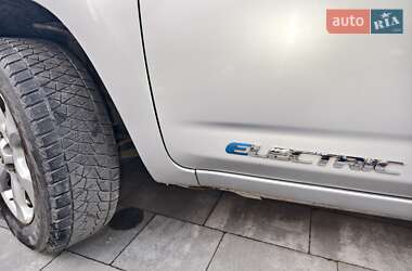 Внедорожник / Кроссовер Toyota RAV4 EV 2013 в 