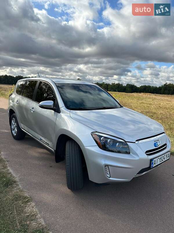 Внедорожник / Кроссовер Toyota RAV4 EV 2014 в Киеве