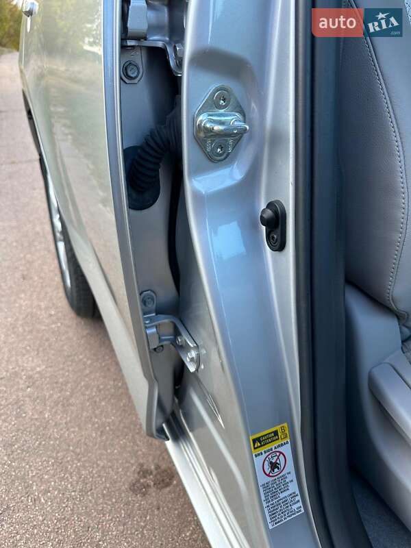 Внедорожник / Кроссовер Toyota RAV4 EV 2014 в Киеве