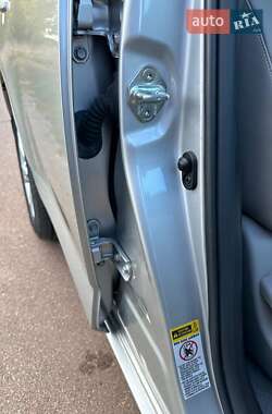 Внедорожник / Кроссовер Toyota RAV4 EV 2014 в 