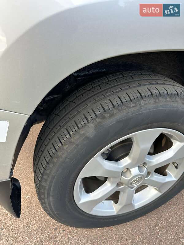 Внедорожник / Кроссовер Toyota RAV4 EV 2014 в Киеве