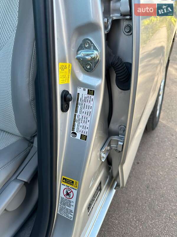 Внедорожник / Кроссовер Toyota RAV4 EV 2014 в Киеве