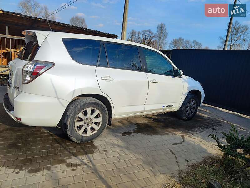 Позашляховик / Кросовер Toyota RAV4 EV 2014 в Києві