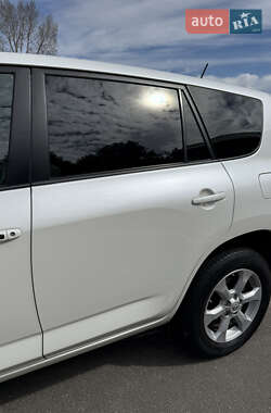 Внедорожник / Кроссовер Toyota RAV4 EV 2013 в 