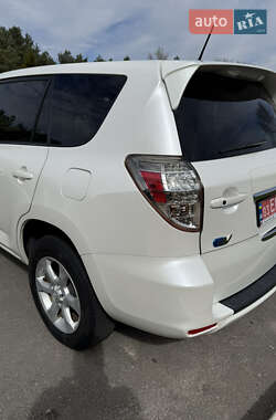 Внедорожник / Кроссовер Toyota RAV4 EV 2013 в 
