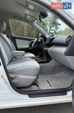 Внедорожник / Кроссовер Toyota RAV4 EV 2013 в 