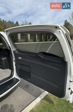 Внедорожник / Кроссовер Toyota RAV4 EV 2013 в 