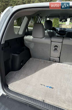 Внедорожник / Кроссовер Toyota RAV4 EV 2013 в 
