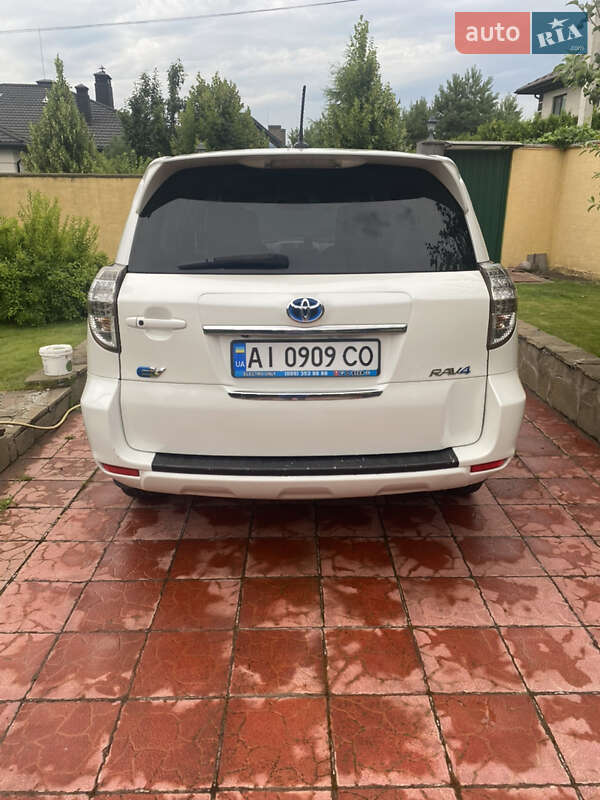 Внедорожник / Кроссовер Toyota RAV4 EV 2014 в Киеве