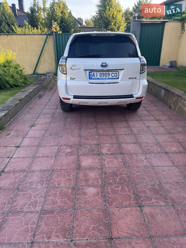 Внедорожник / Кроссовер Toyota RAV4 EV 2014 в Киеве