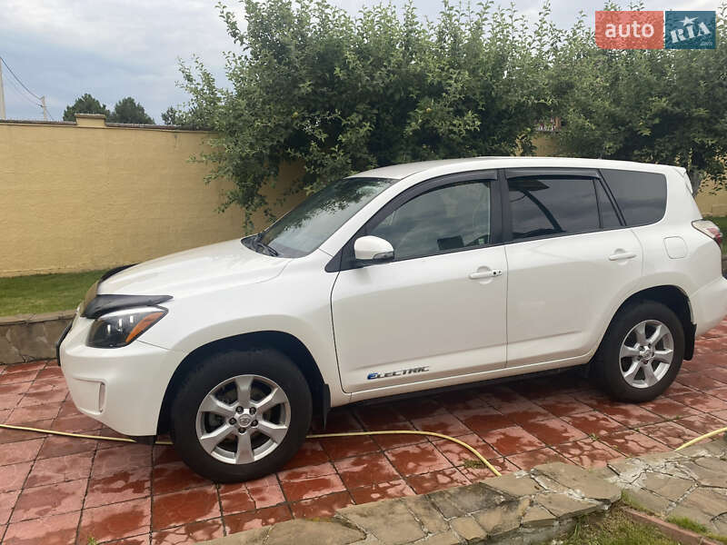 Внедорожник / Кроссовер Toyota RAV4 EV 2014 в Киеве