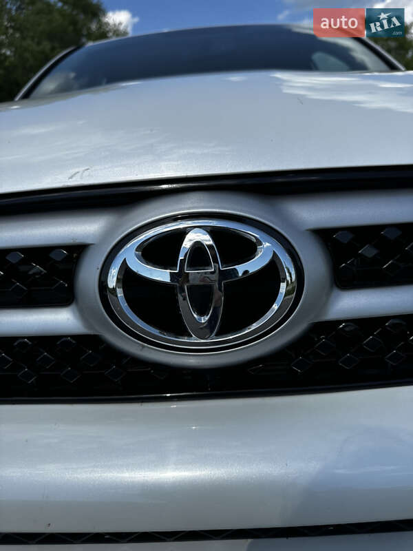 Внедорожник / Кроссовер Toyota RAV4 EV 2013 в Ромнах
