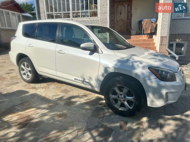 Внедорожник / Кроссовер Toyota RAV4 EV 2013 в Тернополе фото 4 Внедорожник / Кроссовер Toyota RAV4 EV 2013 в Тернополе