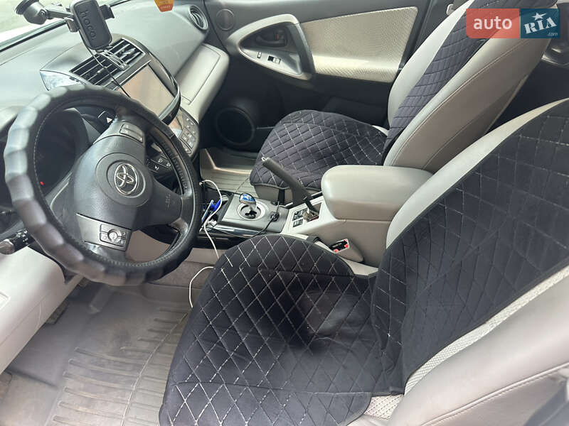 Позашляховик / Кросовер Toyota RAV4 EV 2012 в Чернівцях