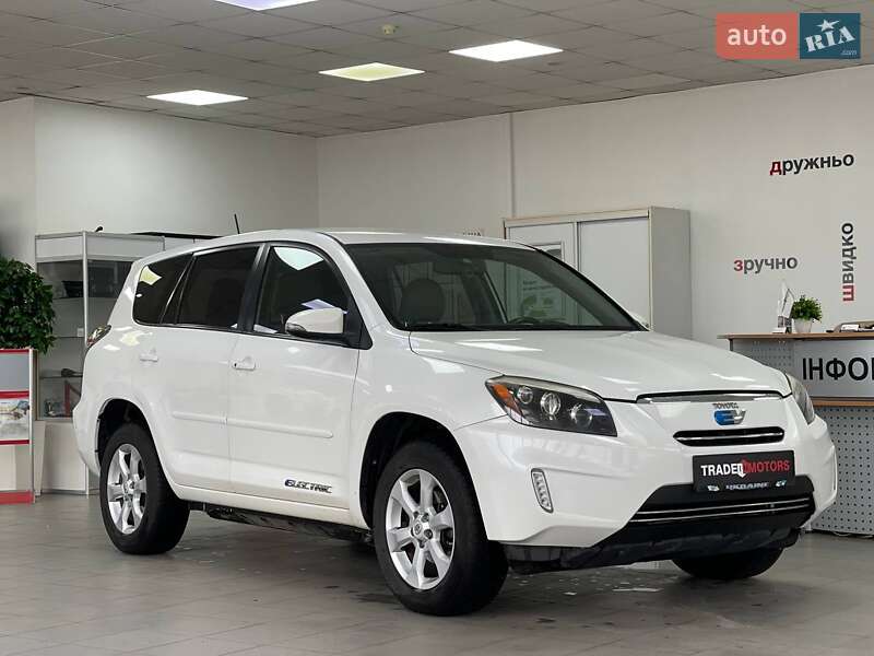 Внедорожник / Кроссовер Toyota RAV4 EV 2013 в 