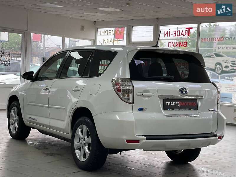 Внедорожник / Кроссовер Toyota RAV4 EV 2013 в Киеве