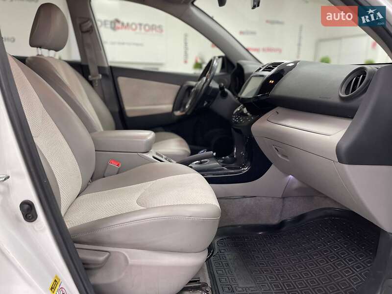 Внедорожник / Кроссовер Toyota RAV4 EV 2013 в Киеве