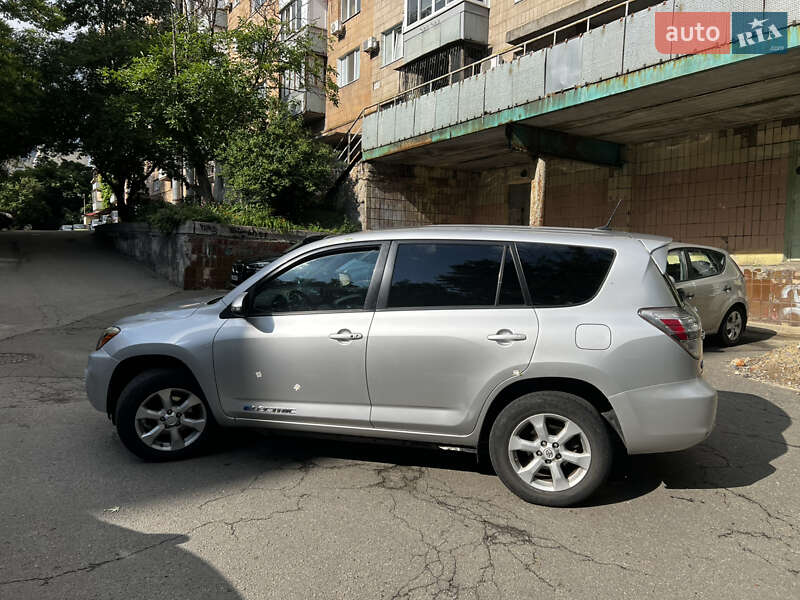 Внедорожник / Кроссовер Toyota RAV4 EV 2014 в Киеве