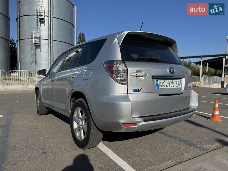 Внедорожник / Кроссовер Toyota RAV4 EV 2013 в Киеве