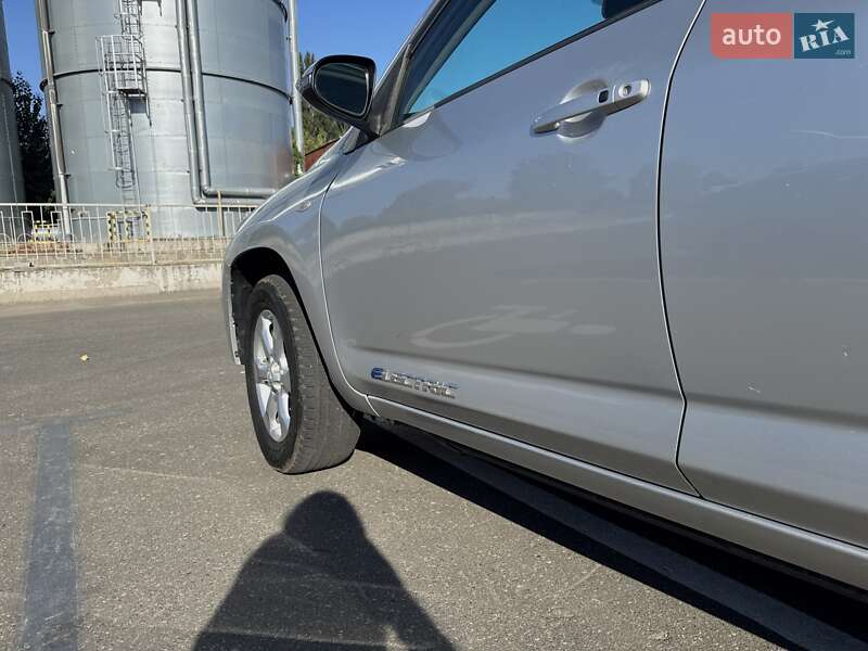 Внедорожник / Кроссовер Toyota RAV4 EV 2013 в Киеве