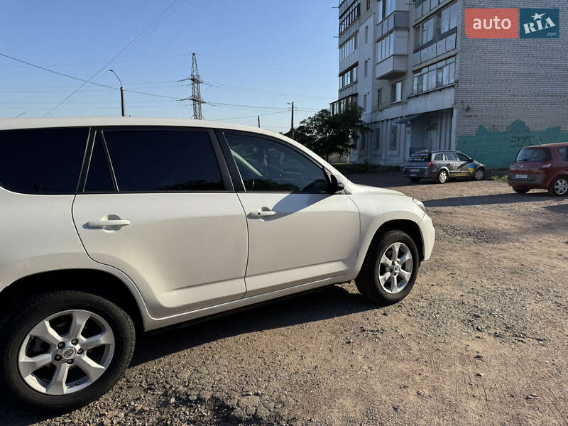 Позашляховик / Кросовер Toyota RAV4 EV 2013 в Житомирі