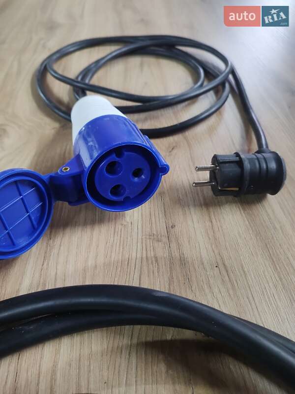 Позашляховик / Кросовер Toyota RAV4 EV 2012 в Ковелі