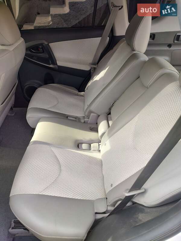 Позашляховик / Кросовер Toyota RAV4 EV 2012 в Ковелі