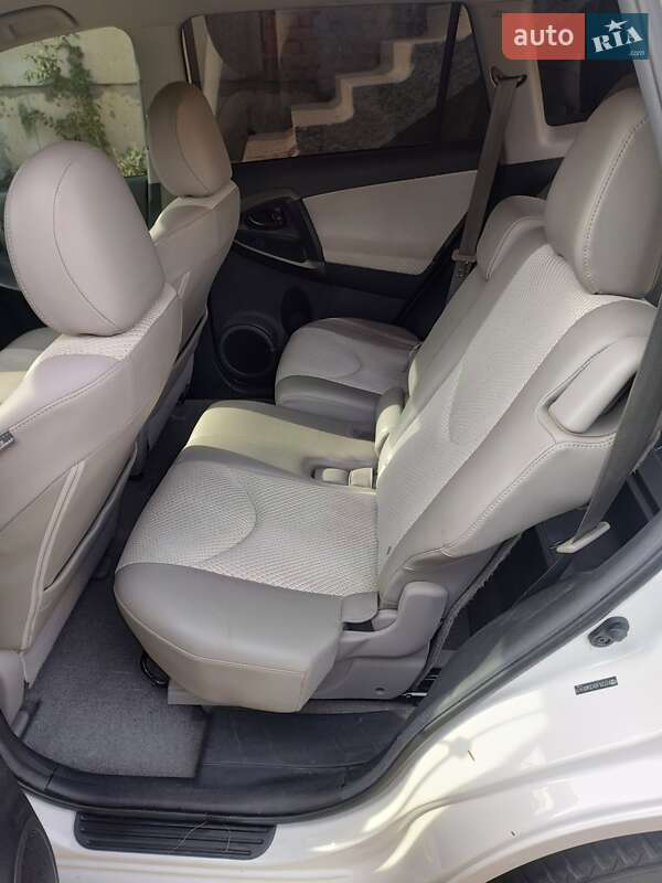 Позашляховик / Кросовер Toyota RAV4 EV 2012 в Ковелі