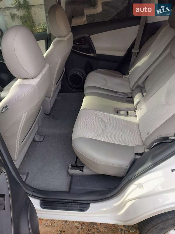 Позашляховик / Кросовер Toyota RAV4 EV 2012 в Ковелі