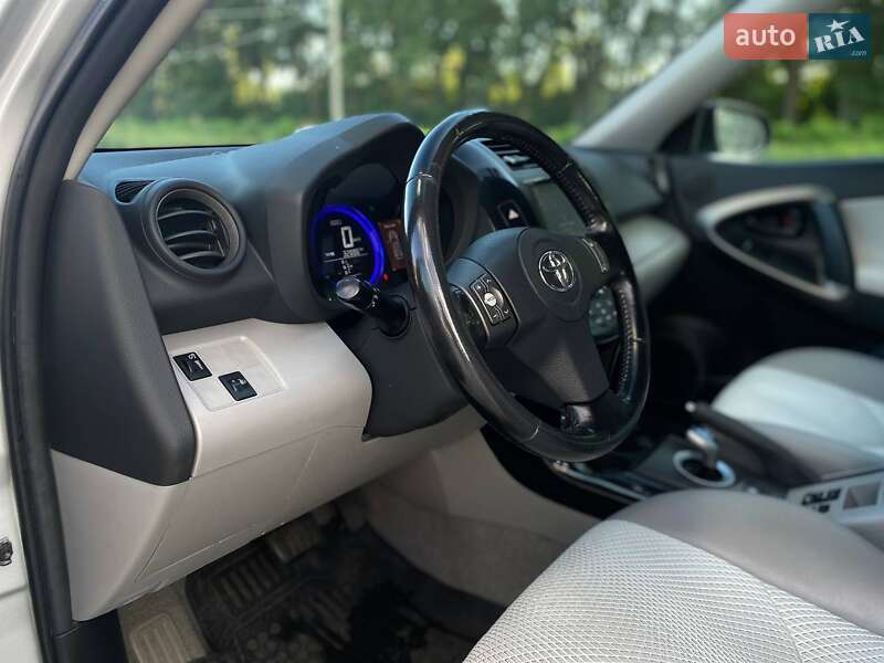 Внедорожник / Кроссовер Toyota RAV4 EV 2012 в Киеве