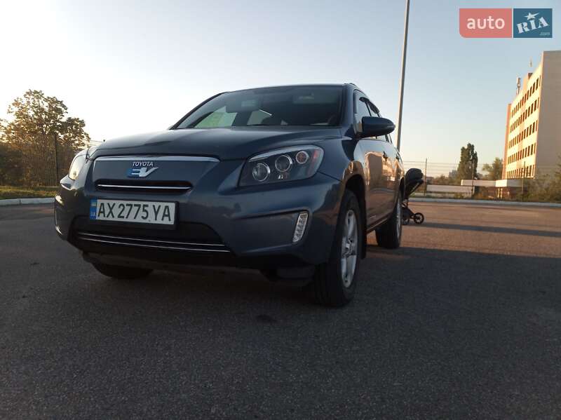 Toyota RAV4 EV 2013 Toyota RAV4 EV 2013