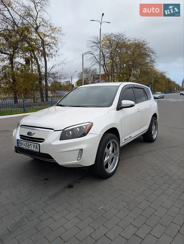 Toyota RAV4 EV 2014