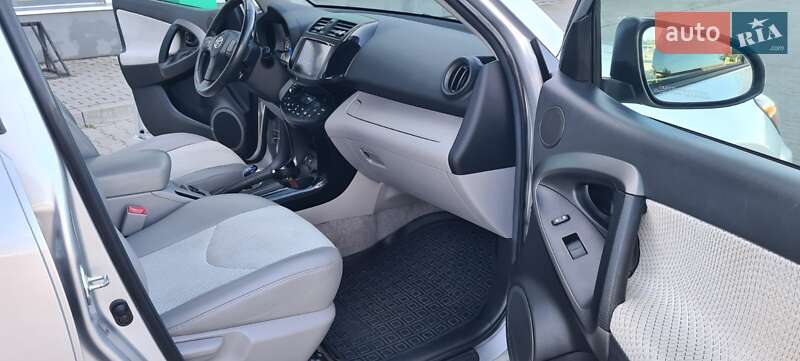 Позашляховик / Кросовер Toyota RAV4 EV 2014 в Нововолинську фото 11 Позашляховик / Кросовер Toyota RAV4 EV 2014 в Нововолинську