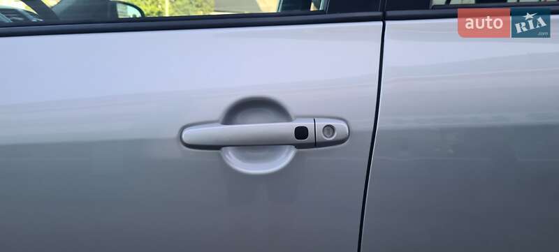 Позашляховик / Кросовер Toyota RAV4 EV 2014 в Нововолинську фото 15 Позашляховик / Кросовер Toyota RAV4 EV 2014 в Нововолинську